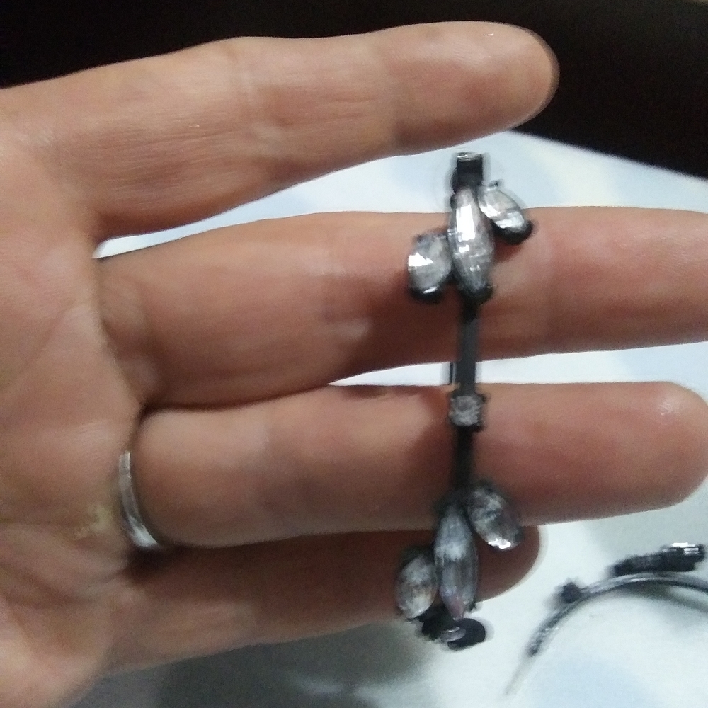 Earings - Picture 2 of 4